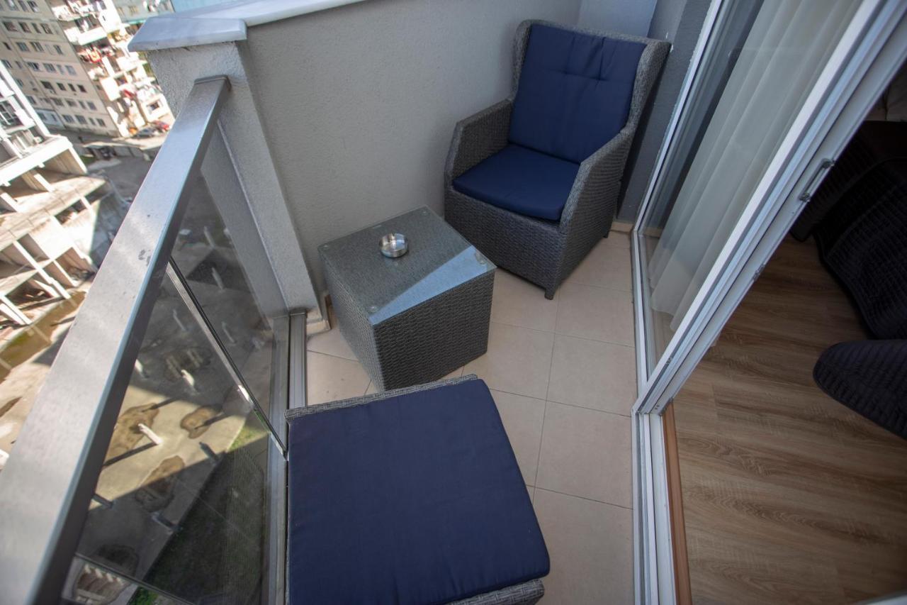 Blue Star Batumi Aparthotel Exterior photo